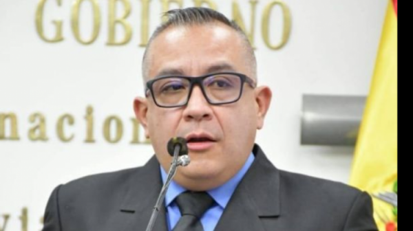 Gobierno destituye a Cox