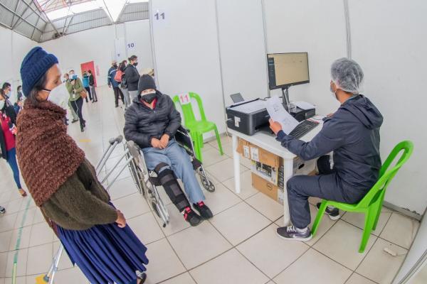 Centro de vacunación atenderá  6 mil personas en campo ferial