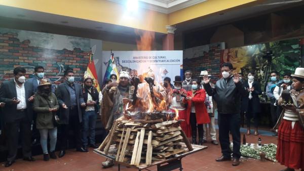 Destacan atributos  de la hoja de coca