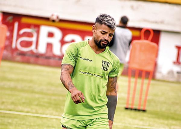 Amaral y Esparza, del aeropuerto a cancha