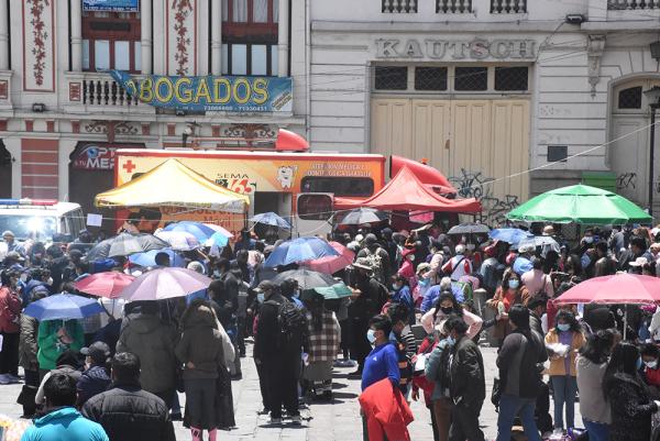 Campañas anticovid vacunan a 1.708 personas en domingo