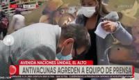 Grupo antivacuna provoca herida a un periodista de televisión