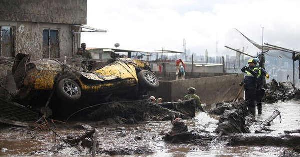 Ecuador reporta seis desaparecidos  y 24 muertos por avalancha de lodo