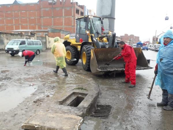 Bocas de tormenta obstruidas por basuras causan riesgos