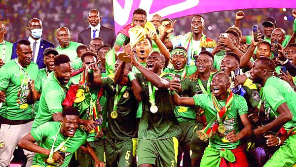 Senegal, campeón de la mano de Sané