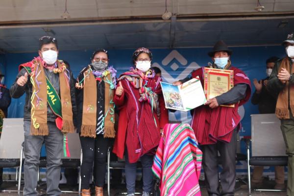 Valle Hermoso III recibe plantines y luminarias