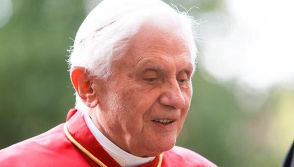 Benedicto XVI pide perdón  por abusos y errores del clero