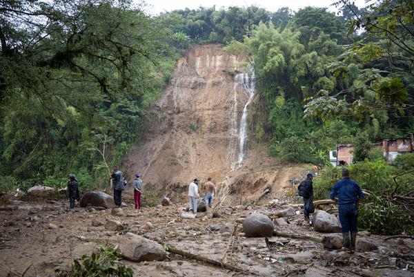 Mueren 11 personas por  deslizamiento de montaña