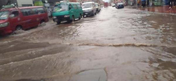 Lluvias en El Alto provocan  desborde del río Ponk’oro