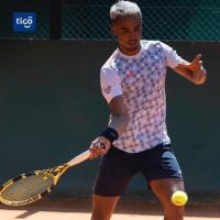 Hugo Dellien avanza en el ATP de Santiago