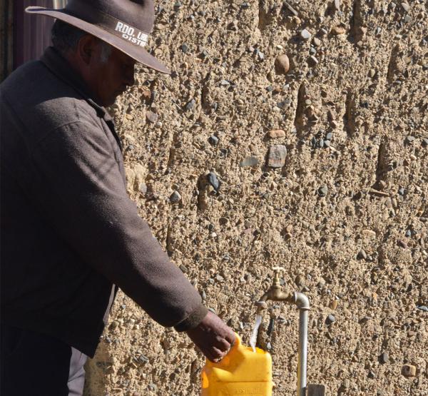 Más de 150 familias piden  agua potable para Viacha