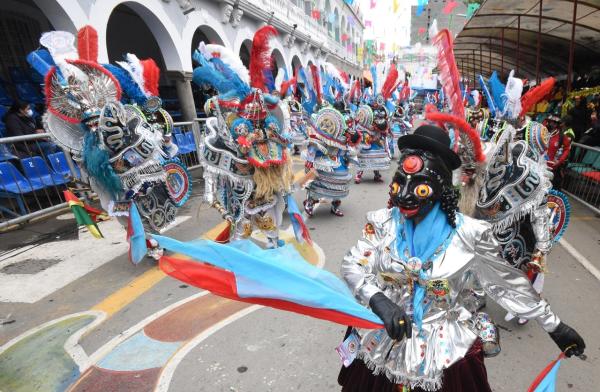 Oruro vuelve a vivir la entrada en  devoción a la Virgen del Socavón