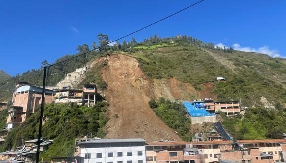 Derrumbe en montaña sepulta  60 viviendas en norte de Perú