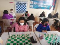 Morales y Velasquez triunfan en el torneo nacional de ajedrez en Oruro