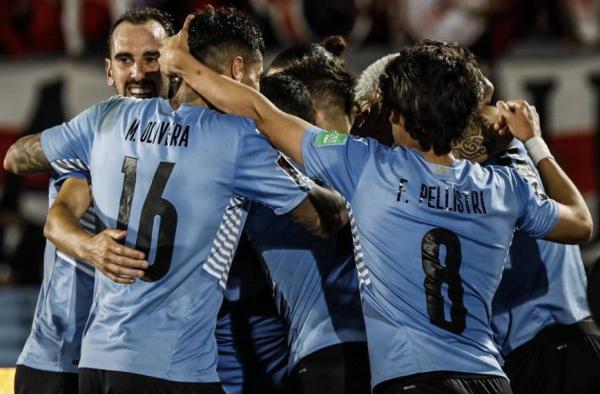 Uruguay al Mundial con polémica