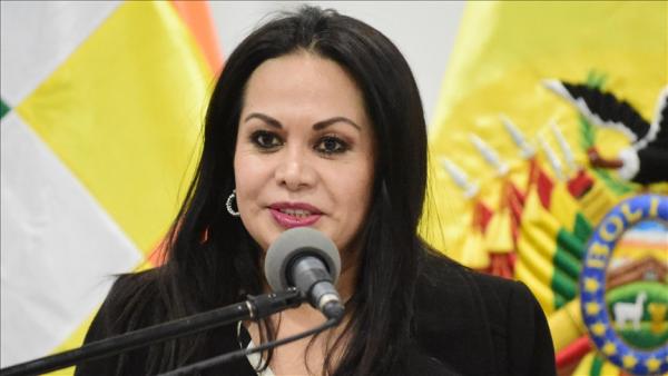 Exministra asegura que Alave  dirige una “vendetta” en su contra