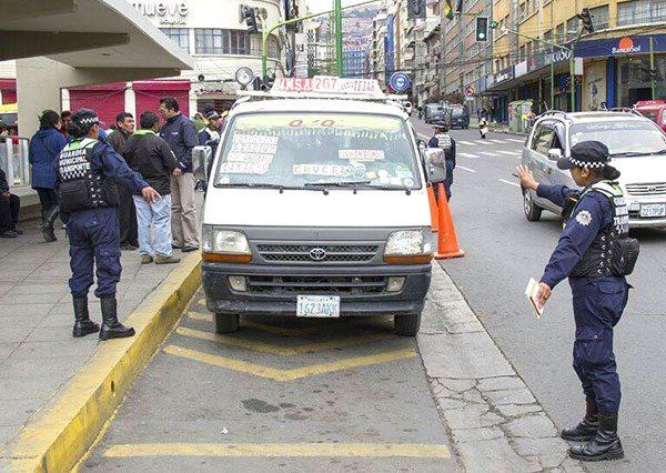 Choferes del servicio público deben exhibir carnet anticovid