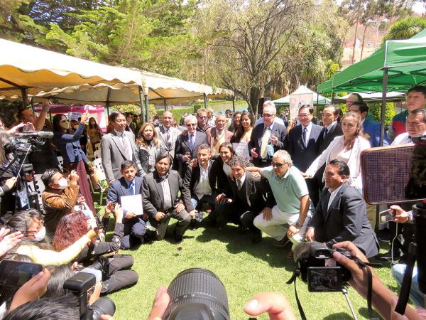 “Estrellas y campeones de Bolivia”, salió a la luz