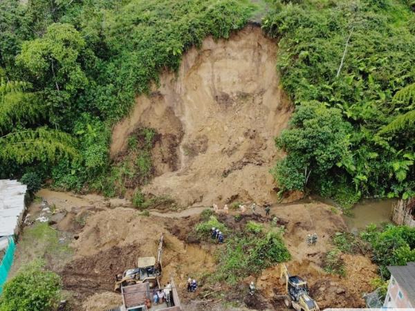 13 personas fallecen por  avalancha en Abriaquí