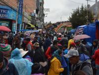 Artesanos de El Alto piden espacio propio para exponer sus productos