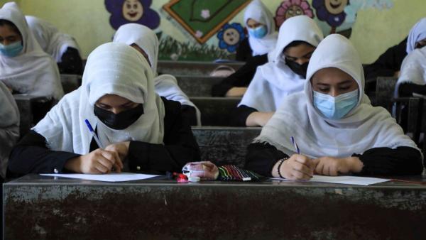 ONU pide a los talibanes  readmitir a niñas en escuelas