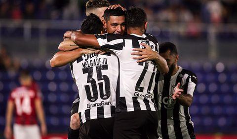 Libertad llega al liderato de la serie B con triunfo