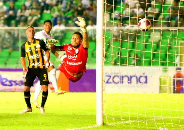 El Tigre logra un empate agridulce con un jugador más