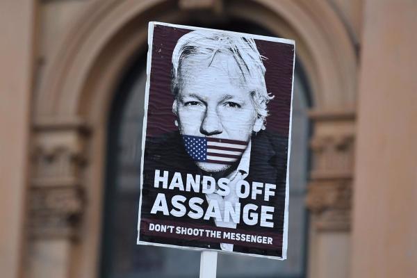 Juez aprueba orden de extradición  de Julian Assange a Estados Unidos