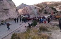 Mineros de Kami bloquean en Sayari  en demanda de mejores caminos