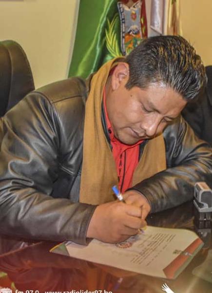 Gobernación firma acuerdo para riego  en sector Miguillas