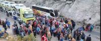 Levantan bloqueos en carreteras a Oruro y Cochabamba