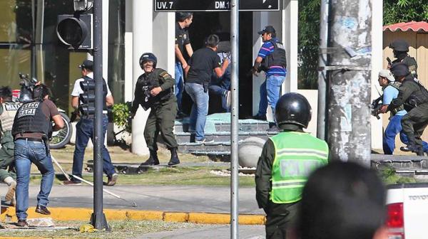 Justicia emite órdenes de aprehensión para policías