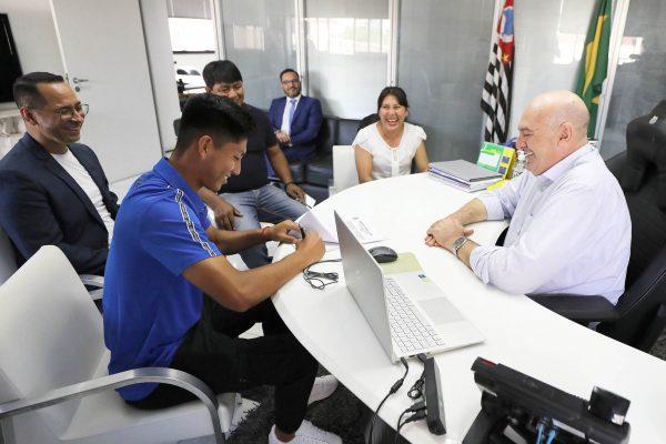 Terceros estampó su firma para el Santos de Brasil