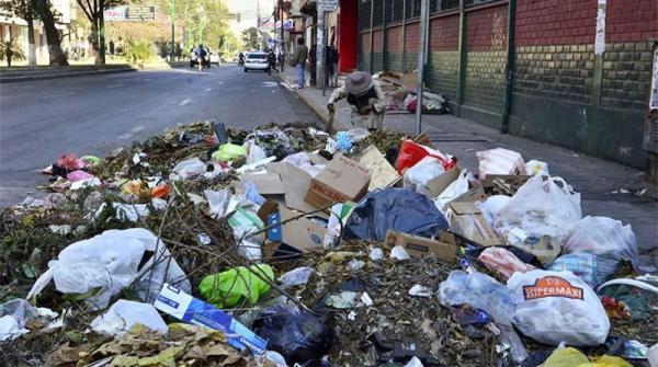 Sancionan a las personas que dejan basura en vía pública