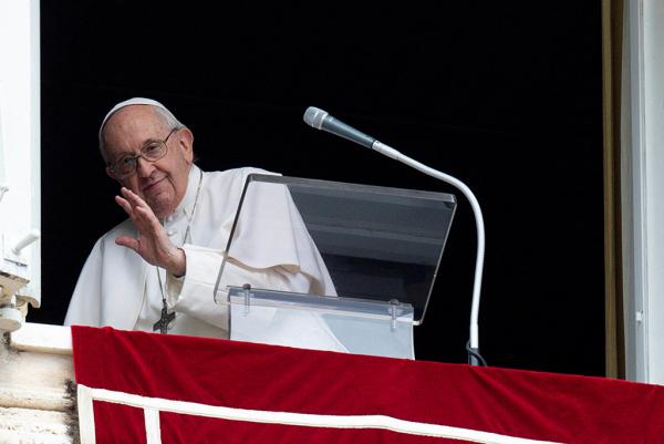 Papa defiende libertad de prensa