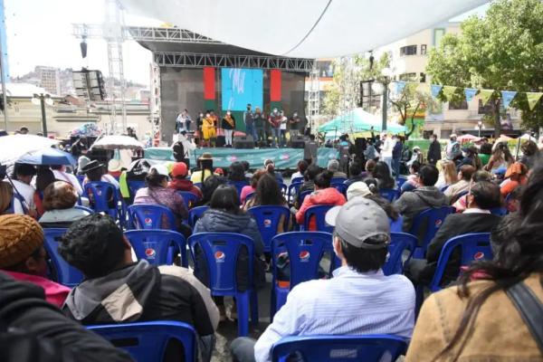 Empiezan ferias dominicales en El Prado de urbe paceña