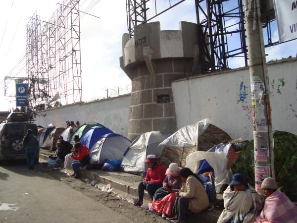 Largas filas en primer día  de reclutamiento premilitar