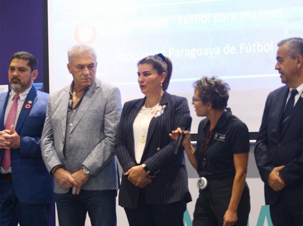 Conmebol y UEFA apoyan al fútbol femenino