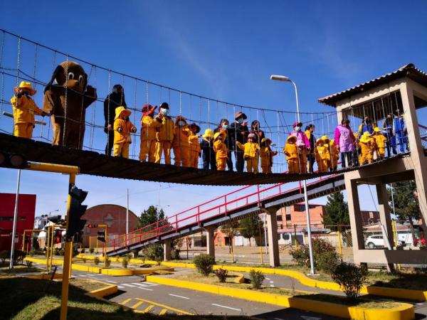 Cientos de menores visitan  parque vial Juancito Pinto