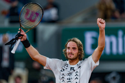 Tsitsipas sufre para avanzar de fase en el  Roland Garros