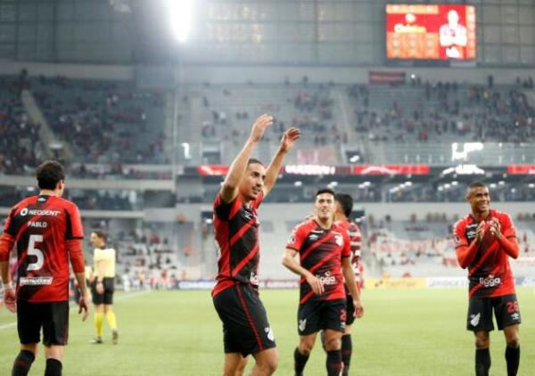 Paranaense goleó al Caracas y avanza de fase