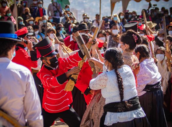 Escenifican la Batalla de la  Coronilla en el Día de la Madre