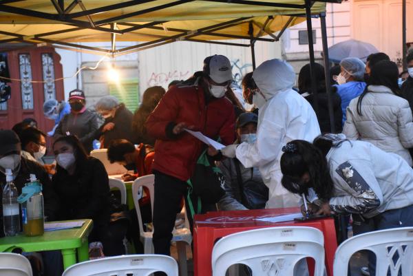 Aumentan casos de covid-19 y prevén llegada de quinta ola