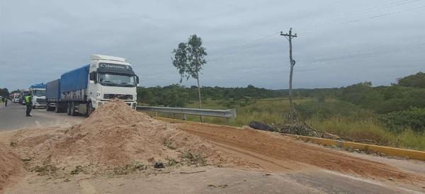 Levantan bloqueo en ruta Santa Cruz-Camiri