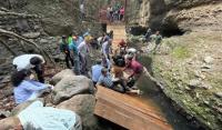 Más de 25 heridos al caer puente colgante