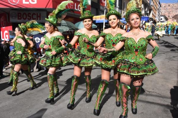 Gran Poder mostró todo un abanico de danzas y bandas por las calles de La Paz