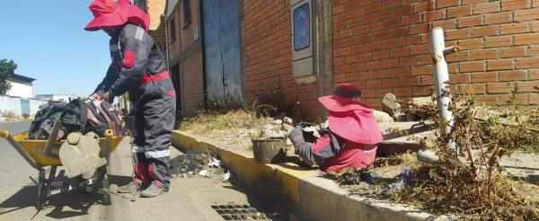 COE limpia sumideros  en Distrito 3 de El Alto