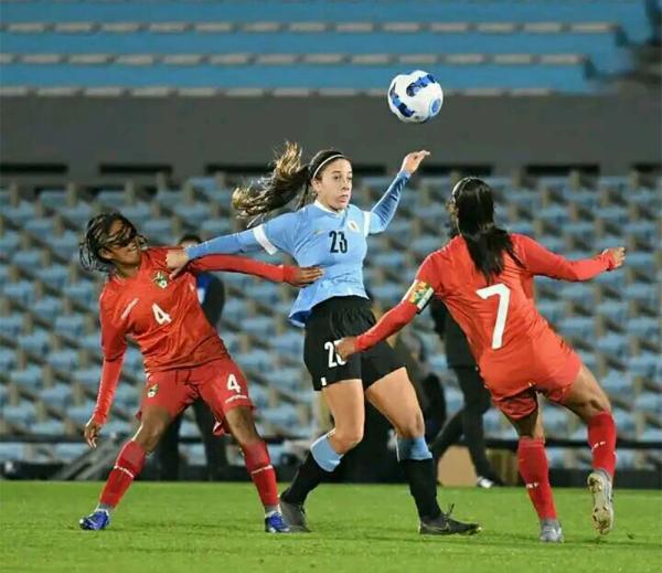 Gómez debuta con goleada en el femenil