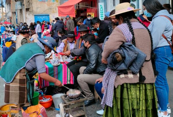 Tras celebración decenas de creyentes consultan suerte