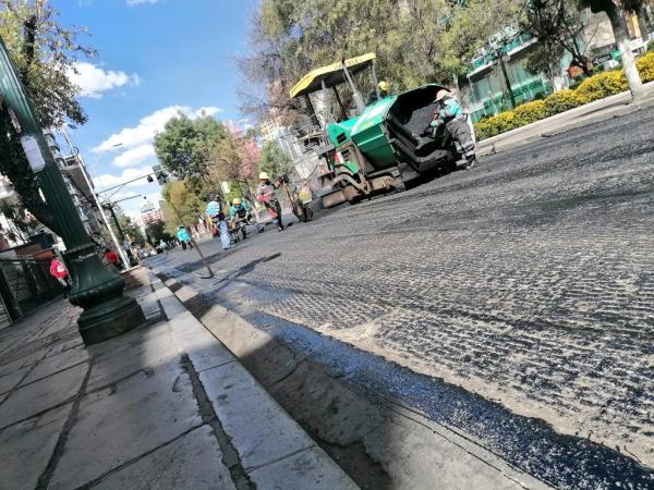 Cierre del carril de subida de avenida troncal paceña